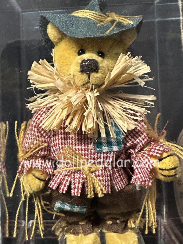 Wizard of Oz Scarecrow by Janet Wilson 3.5" Presented in a Plexiglass Display Case