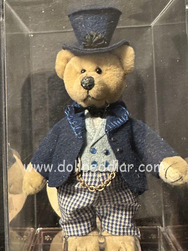 Wizard of Oz Wizard by Janet Wilson 3.5" Presented in a Plexiglass Display Case - Image 2
