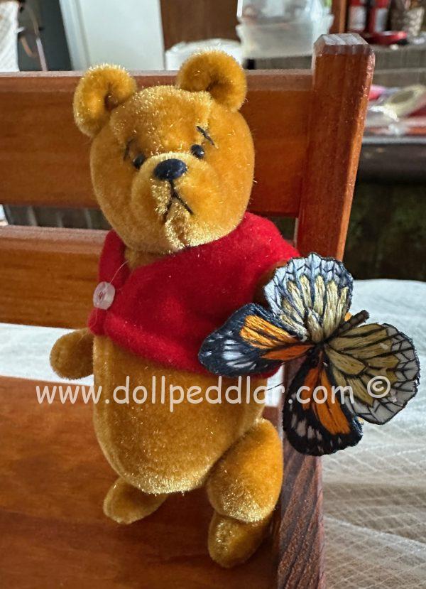 Winnie the Pooh  Little Gem WDW Teddy Bear Convention. nrfb