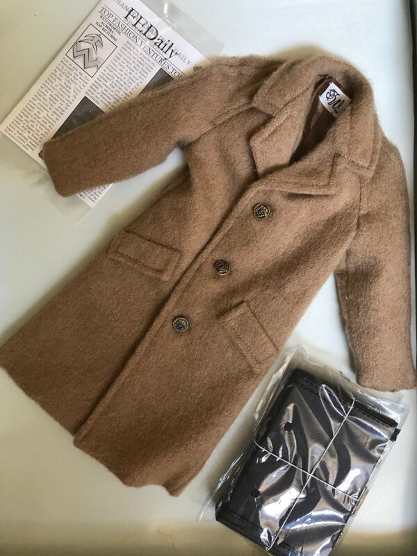 Tonner Matt O'Neill Tailored Luxe Outfit NRFB in Shipper - 17" dolls - Image 2