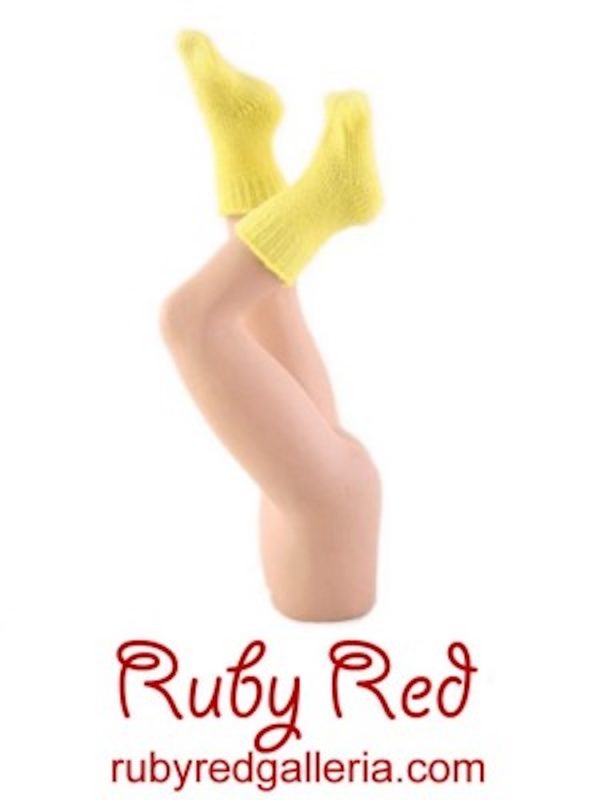 RO0002A   Yellow Socks for Small Dolls - Image 2
