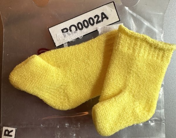 RO0002A   Yellow Socks for Small Dolls