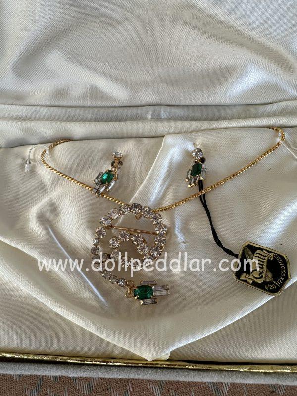 "Hecate" Vintage Tru-Kay Jewelry Set, Crystal and Emerald Rhinestones in Faux Velvet Case - Image 3