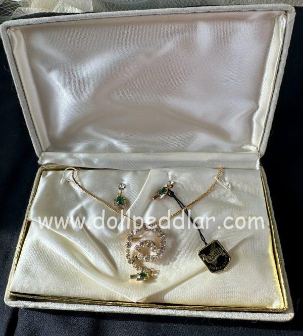 "Hecate" Vintage Tru-Kay Jewelry Set, Crystal and Emerald Rhinestones in Faux Velvet Case - Image 6