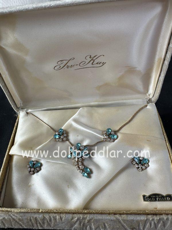 "Hera" Vintage Tru-Kay Jewelry Set, Crystal and Aqua Rhinestones in Faux Velvet Case - Image 6