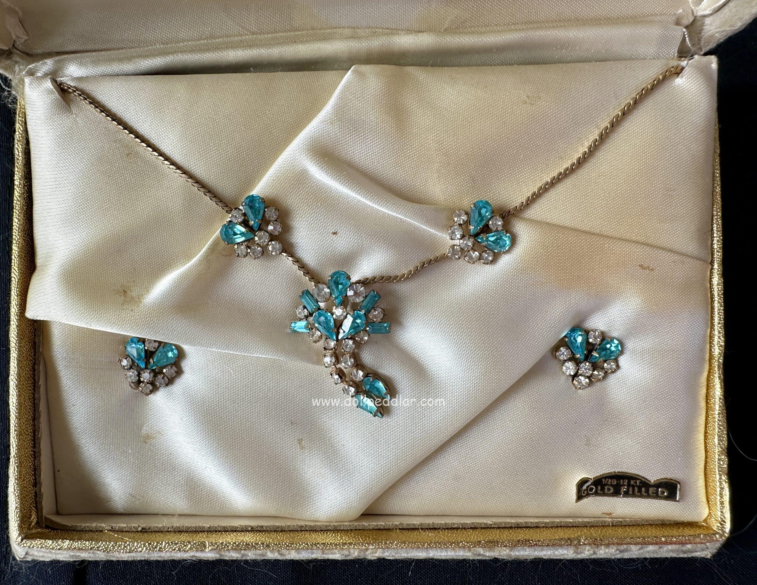 "Hera" Vintage Tru-Kay Jewelry Set, Crystal and Aqua Rhinestones in Faux Velvet Case - Image 5