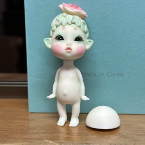 Peak’s Woods Fairy of August & Flowers Fiona 8cm