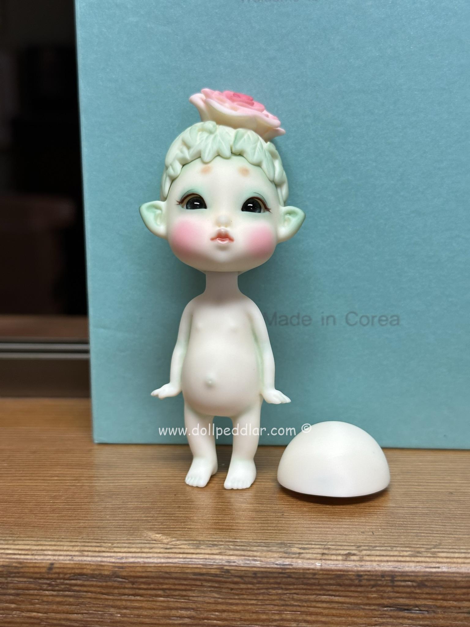 Peak's Woods Fairy of August & Flowers Fiona 8cm