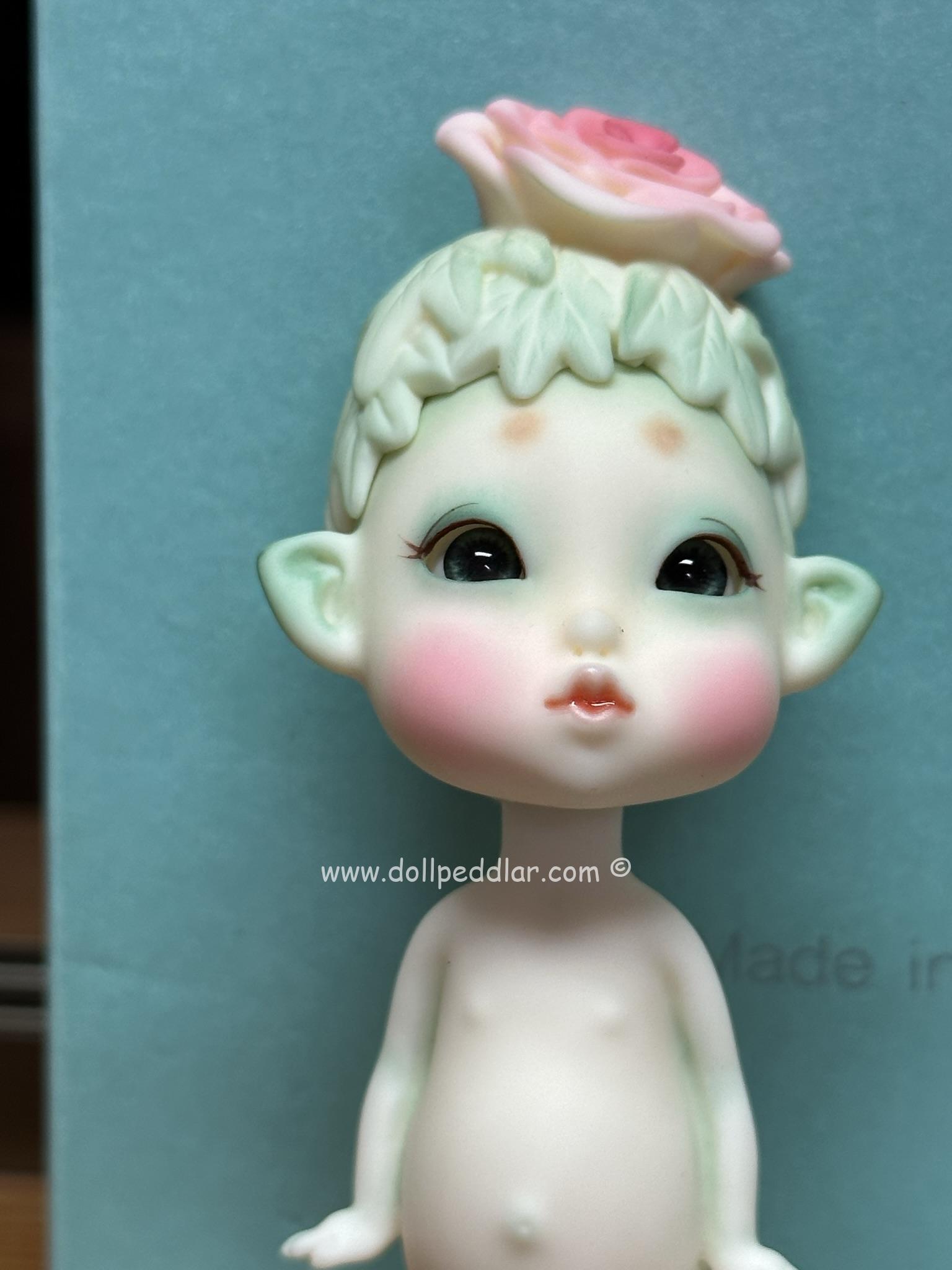 Peak's Woods Fairy of August & Flowers Fiona 8cm - Image 2