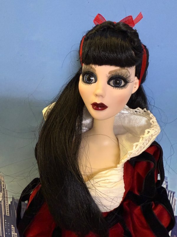 Modern Doll Collectors Convention Tonner Event Exclusive  Evangeline Ghastly "A BAD DREAM". nrfb  in shipper - Image 4