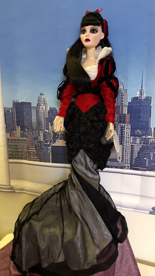Modern Doll Collectors Convention Tonner Event Exclusive  Evangeline Ghastly "A BAD DREAM". nrfb  in shipper - Image 6