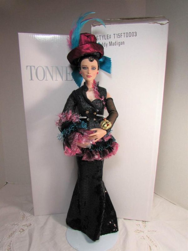 Robert Tonner Re-Imagination Haddy Madigan 16" Daphne face  NRFB w/Shipper - Image 3