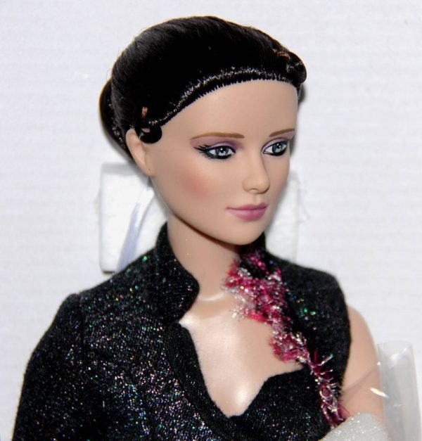 Robert Tonner Re-Imagination Haddy Madigan 16" Daphne face  NRFB w/Shipper - Image 8