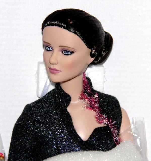 Robert Tonner Re-Imagination Haddy Madigan 16" Daphne face  NRFB w/Shipper - Image 5