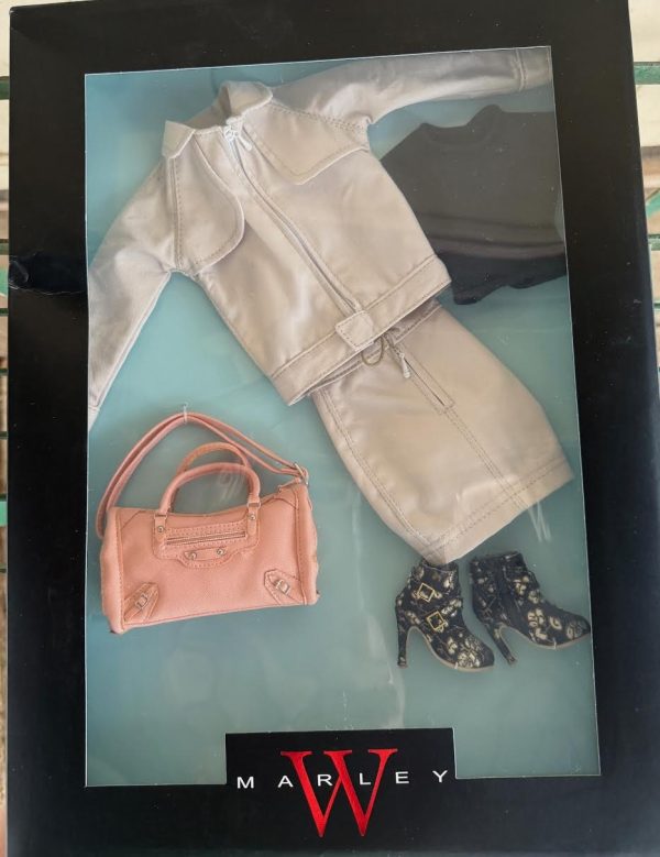 Marley Wentworth Marley on the Move Outfit 16". NEW MINT. Never Opened Tonner Box in shipper - Image 3