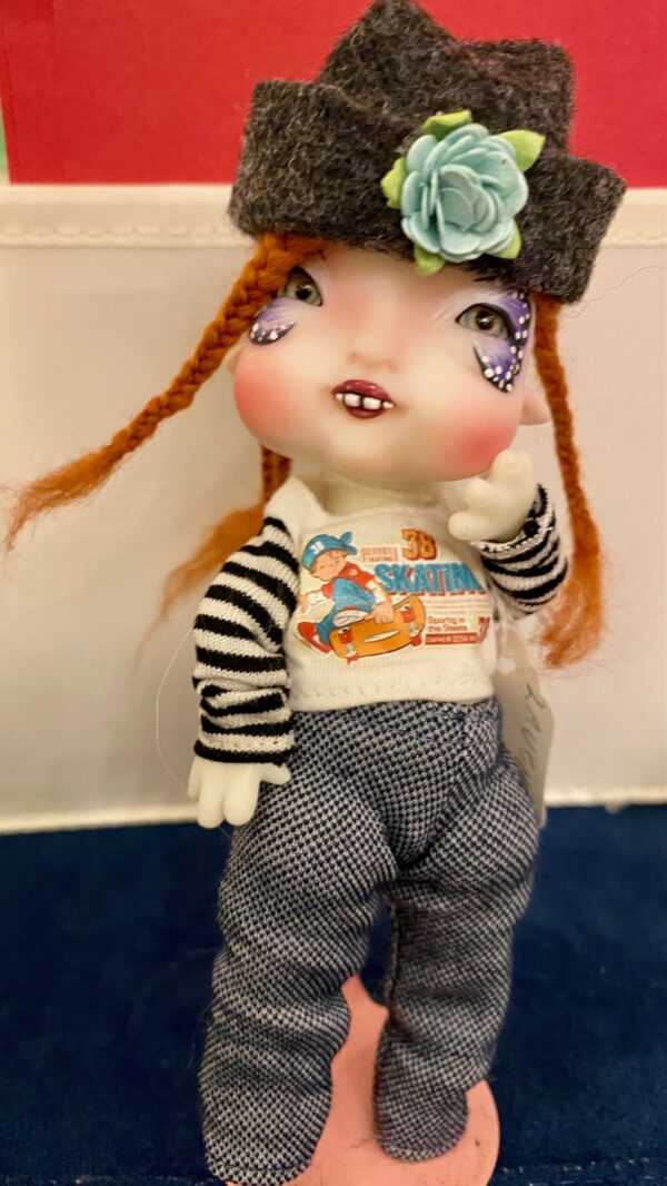 Sculpted Wig with wool hat & red braids. size 3-4 - Image 2