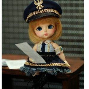 Lati Yellow Prison Break Jailer Happy Wink Full Set 16cm, 6″
