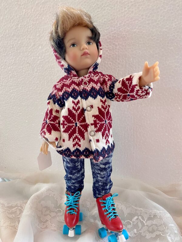 Boneka Rayne 10" (Monday's Child) Norwegian Winter Play - Image 3