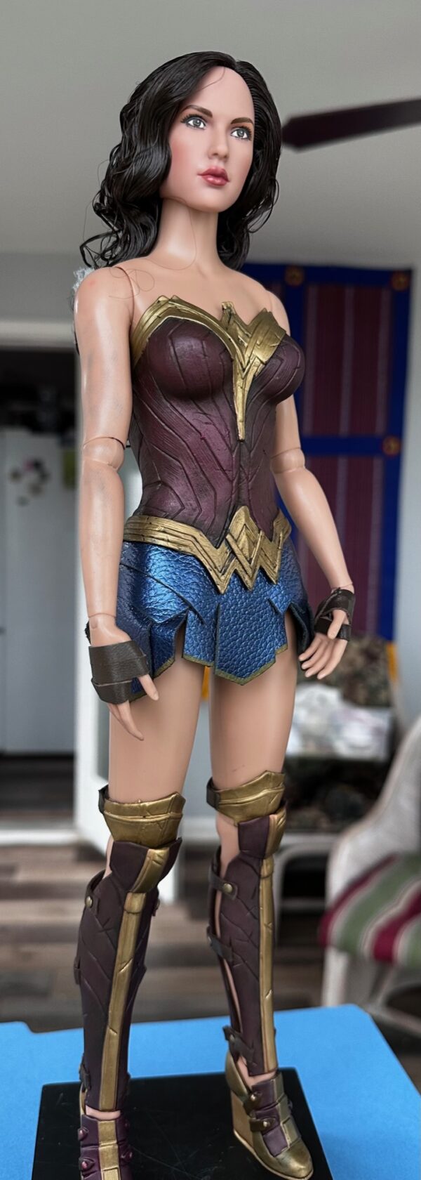 Tonner DC Stars Wonder Woman (Gal Gadot) Variant #1  16" + Black Cape NO BOX - Image 3