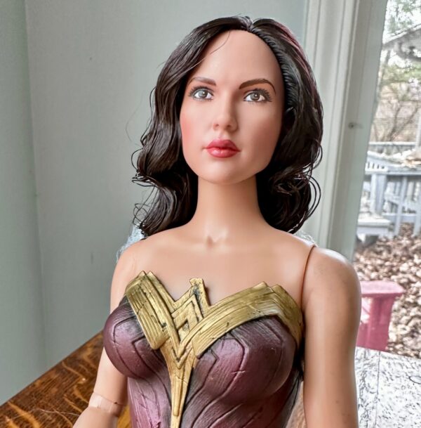 Tonner DC Stars Wonder Woman (Gal Gadot) Variant #1  16" + Black Cape NO BOX - Image 9