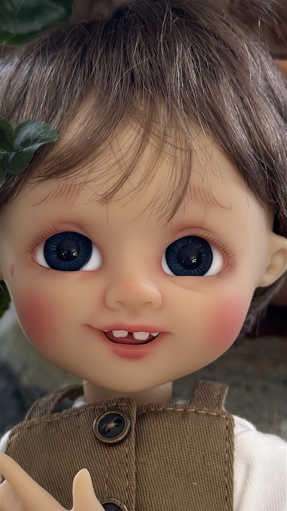 Nikki Britt new sculpt for Modern Doll Collectors Convention Exclusive 10" Liam - Image 3