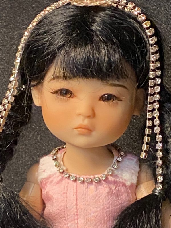 FA0022A Four Kindergartner Ishara 8" MINT IN BOX - Image 3