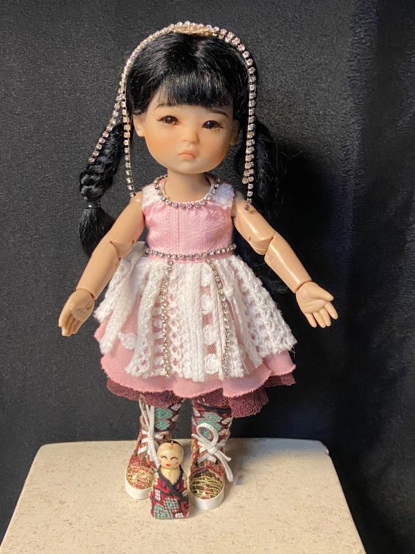FA0022A Four Kindergartner Ishara 8" MINT IN BOX - Image 4