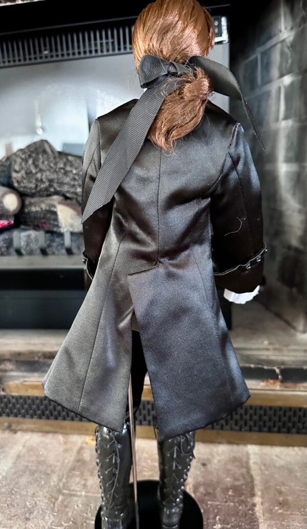 Outlander Jamie Fraser 17" NRFB w/Shipper - Image 10