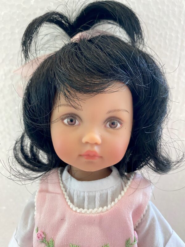 Boneka 'Bennie' dressed doll (Tuesday Sculpt) 10", light  tan skin NEW MINT
