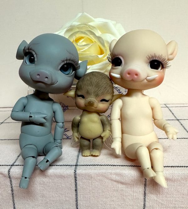 Charles' Creature Cabinet. Charlotte Cherry Blossom Gray Skin Nude 14cm - Image 2