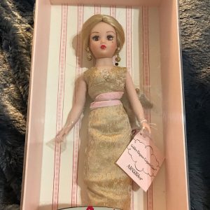Golden Elegance Coquette Cissy 10″ Doll Peddlar Exclusive LE