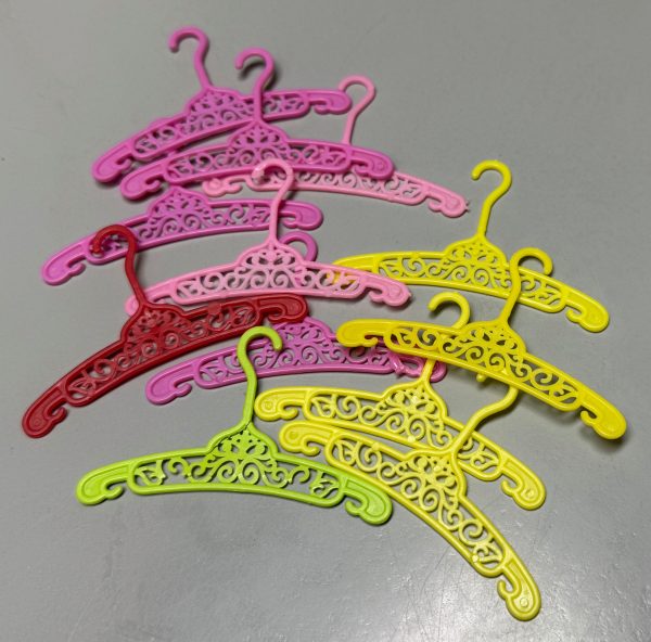 #1065 Mod Barbie Fashion Hangers Assorted (12)