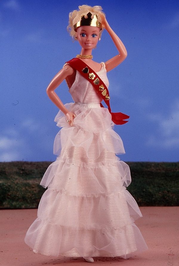 01601 Royal England Barbie