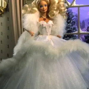 17832 1997 Happy Holidays Barbie (RARE Blue Eye Box)  Doll Peddlar