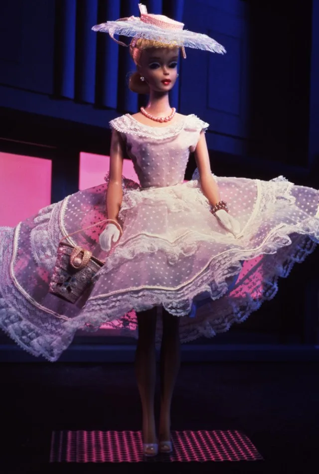 09973 Gay Parisienne Barbie (Porcelain) – Doll Peddlar