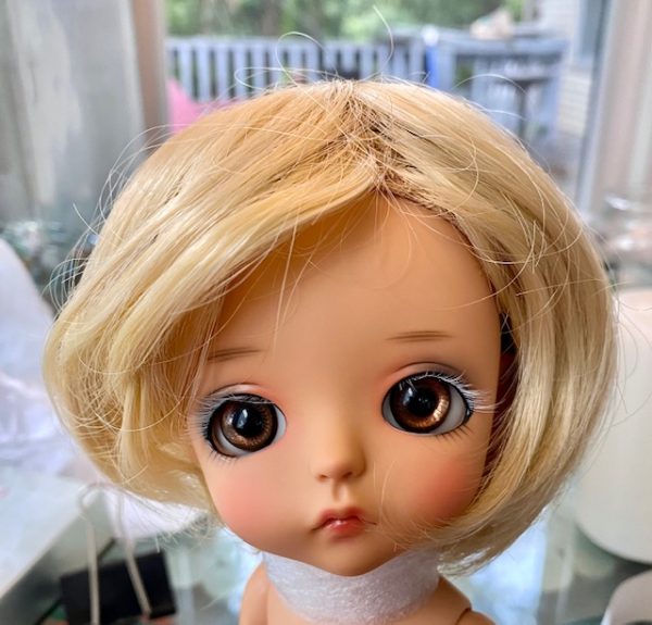 Medium Length Layered Bob (Blonde) Size 9-10