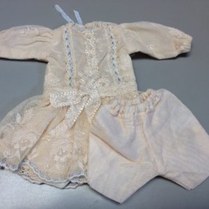 DP-Modelle Bleuette Ecru Drop Waist Dress with Blue Ribbon 29cm