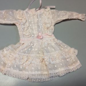 DP-Modelle Bleuette Pale Pink Dotted Swiss Dress 29cm