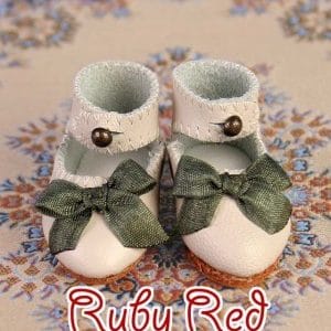 EH0026A White Shoes with Green Bows for Bleuette