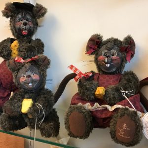 Baby Nibbles by Pat Kolesar 6.5″ <b>Signed