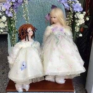 Two Sisters by Mundia 20.9″ and 17.3″
