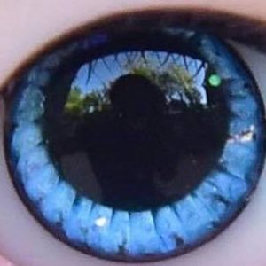 Handmade Resin Round Eyes – (Blue) 18mm
