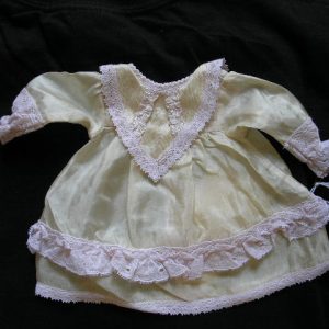 DP-Modelle Bleuette China Silk Ivory Dress 29cm