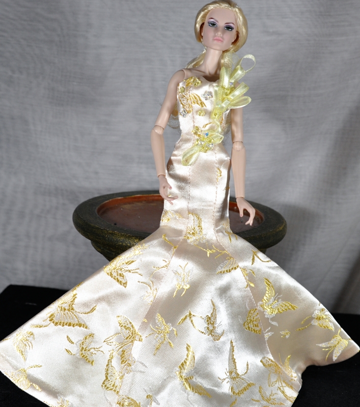 Clea Bella Metro Ruby Essence Costume Doll Peddlar