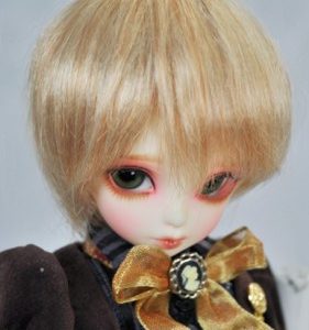 YW-114 Yo-SD Wig:  Sandy Blonde Dwarf Bob