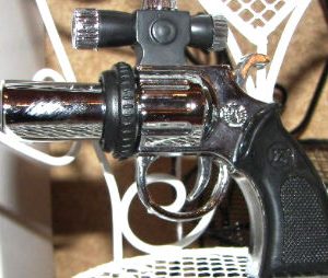 Black & Silver Revolver Gun w/Telescope Lens (3″ x 3″)