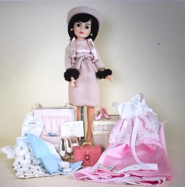 Jackie Kennedy Travel Ensemble 21" (17450)