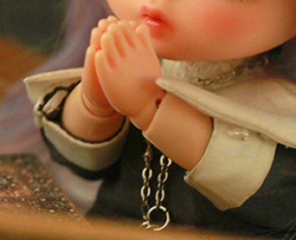 Lati Yellow Hands (Praying) Normal Skin