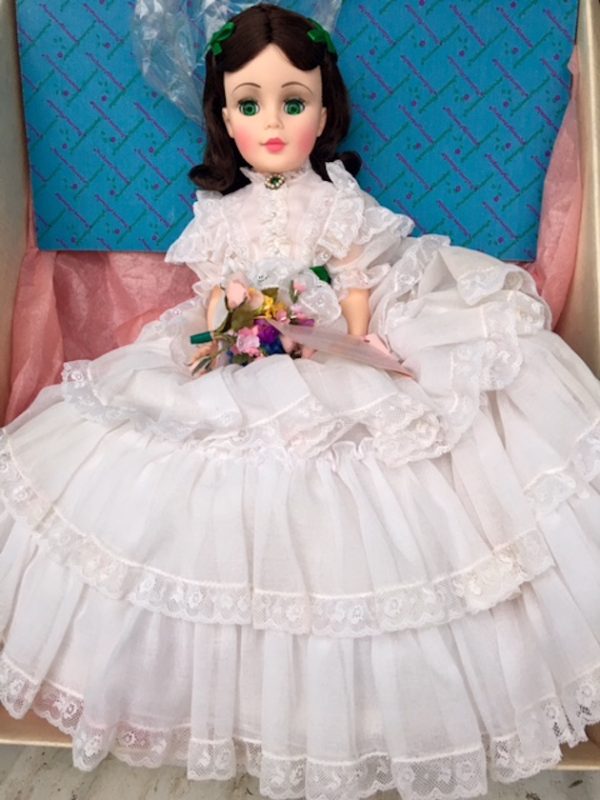 Vintage Scarlett O'Hara 21" White Gown Jackie Sculpt #2247  Mint in Box  Perfect condition