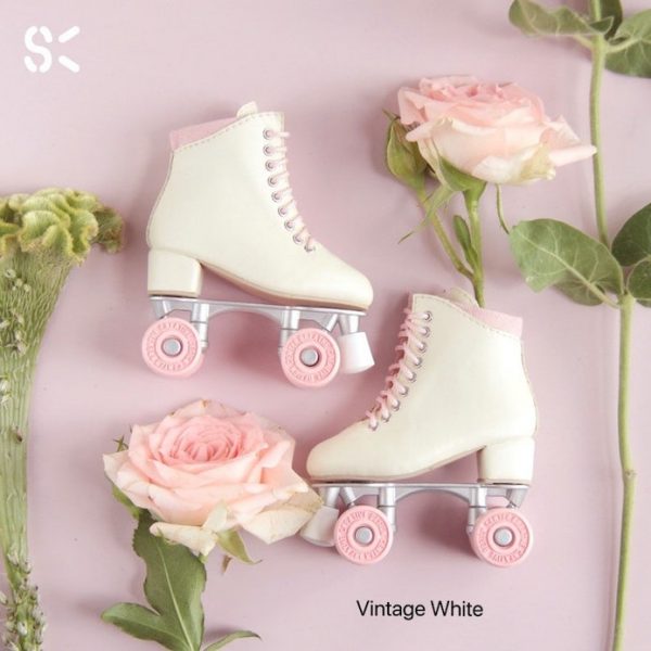 Roller Skates (Vintage White) Lati Yellow/Blythe/Momoko/Etc